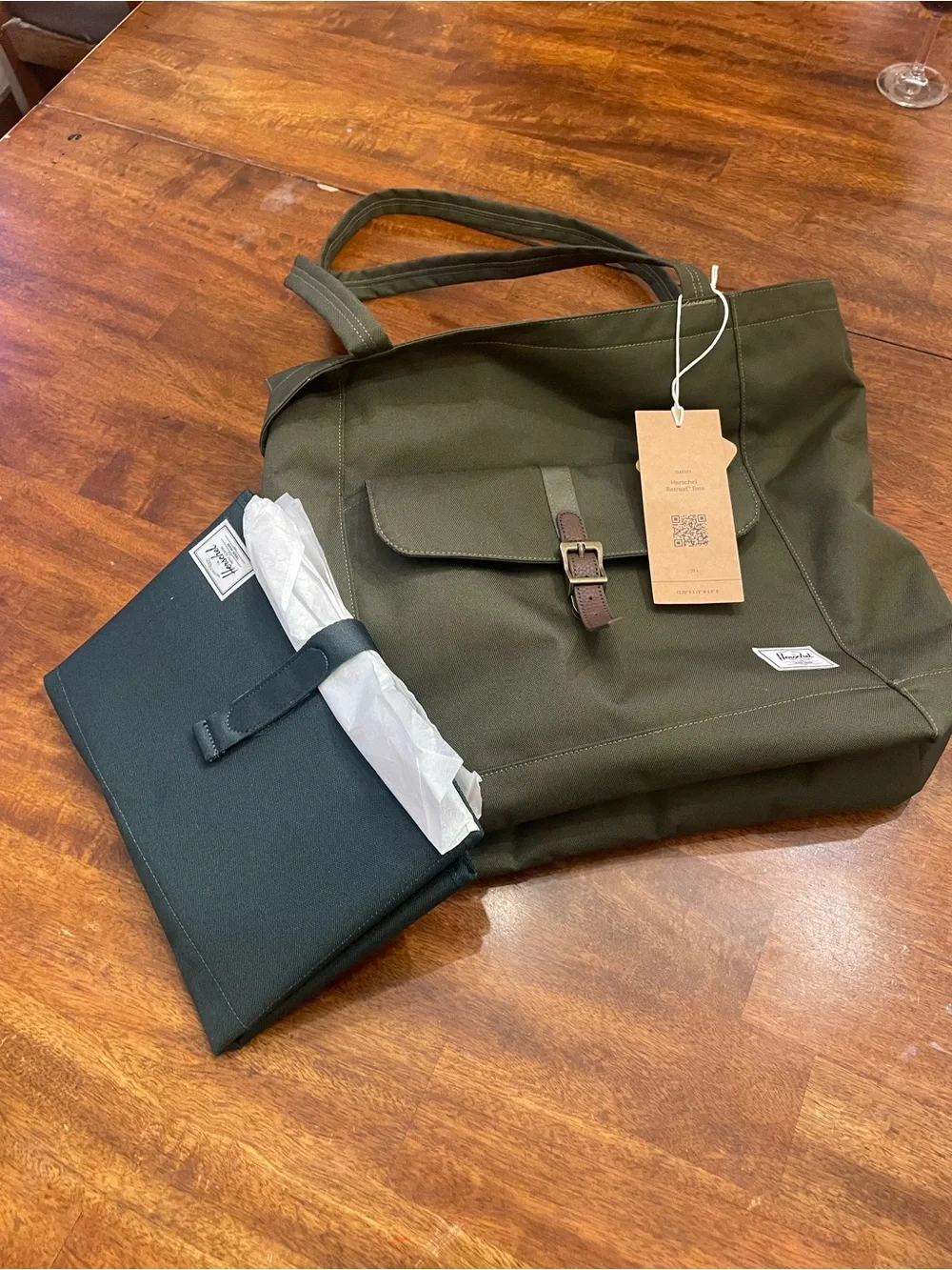 NWT Herschel Retreat Tote Ivy Green 20L w/ Changing Pad